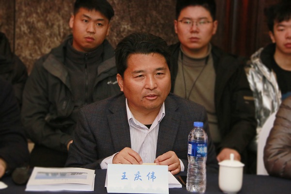 登录入口副董事长王庆伟发表讲话.jpg