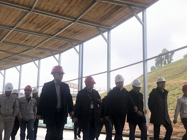 业主领导、登录入口董事、副总经理崔向军莅临现场参观（从左至右依次为：崔向军、李耀和、王强、王国忠、韩华锋）.jpg